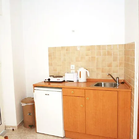 Summer Days 아파트호텔 팔리라키