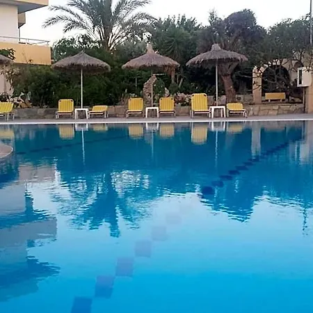 Aparthotel Summer Days 4*