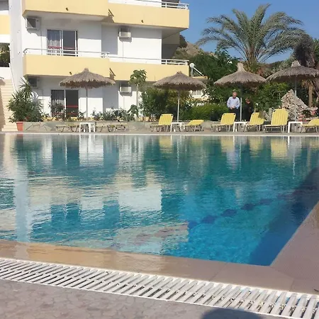 Apartahotel Summer Days 4*