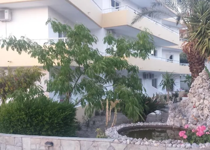 夏日酒店 法里拉基